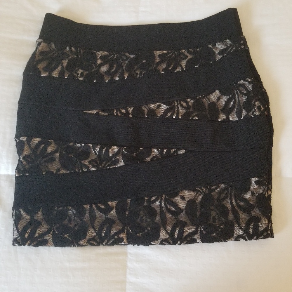 Guess Lace skirt